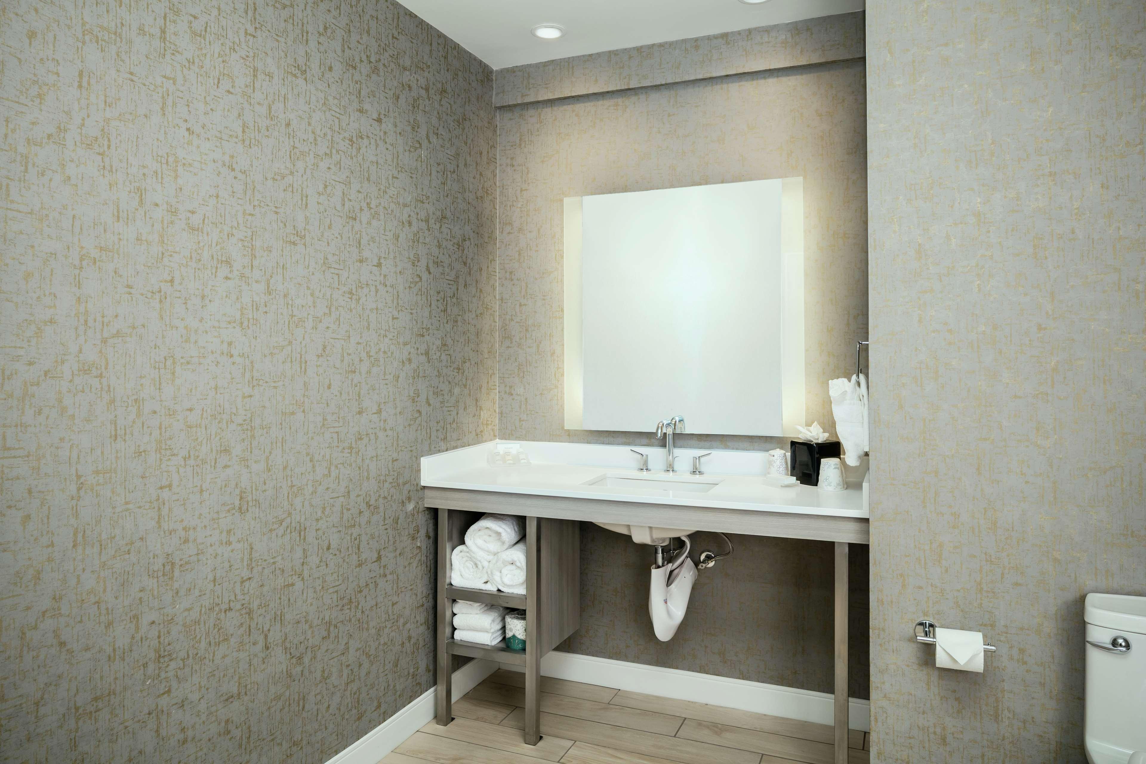 Hilton Garden Inn Seattle Bellevue Downtown, Wa מראה חיצוני תמונה