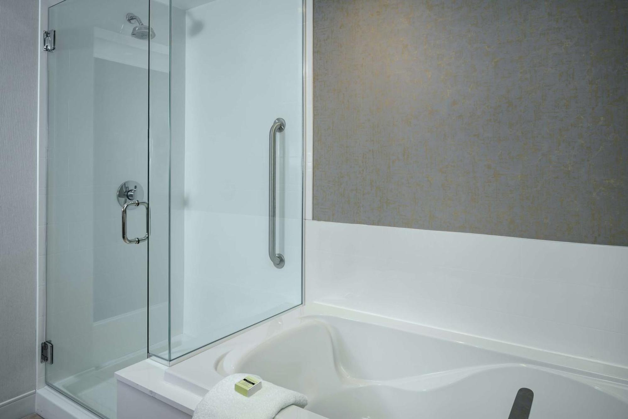 Hilton Garden Inn Seattle Bellevue Downtown, Wa מראה חיצוני תמונה