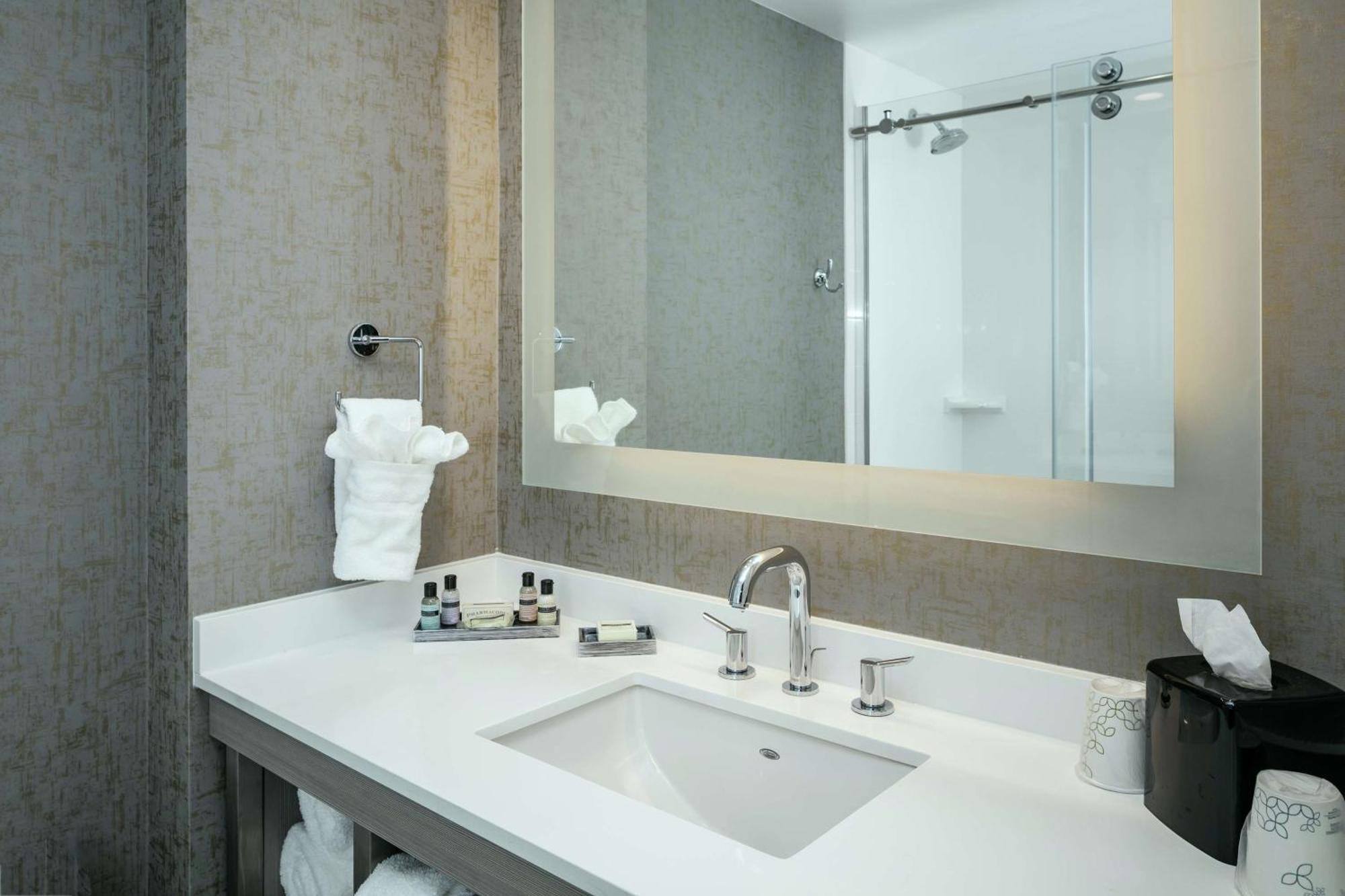 Hilton Garden Inn Seattle Bellevue Downtown, Wa מראה חיצוני תמונה
