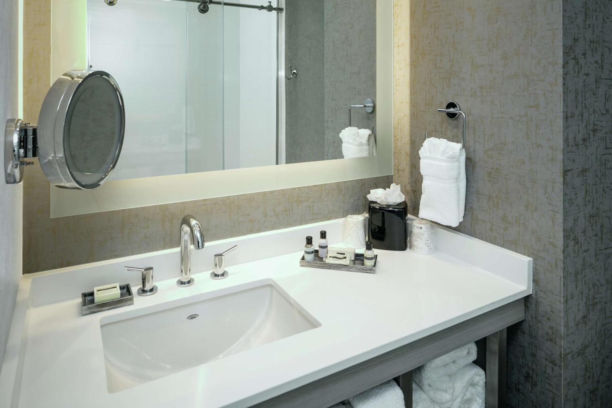 Hilton Garden Inn Seattle Bellevue Downtown, Wa מראה חיצוני תמונה